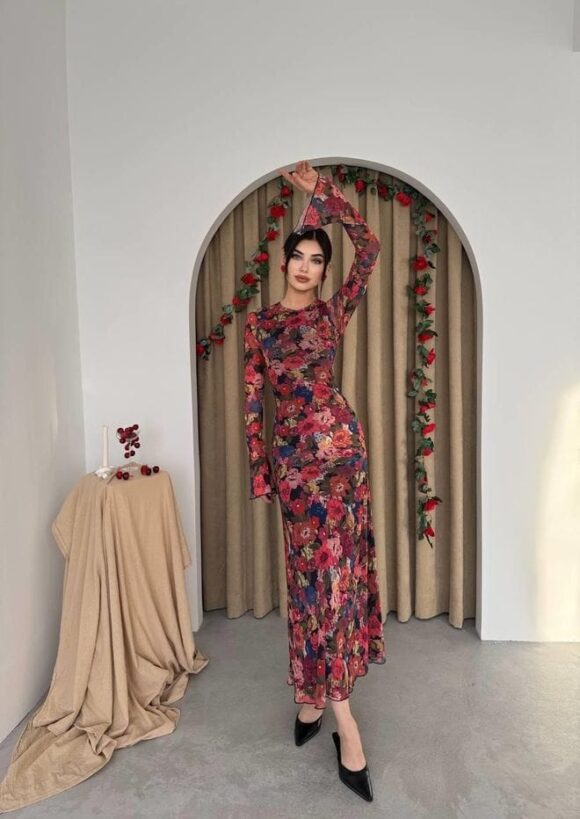 Feminine Floral Dress - Image 2